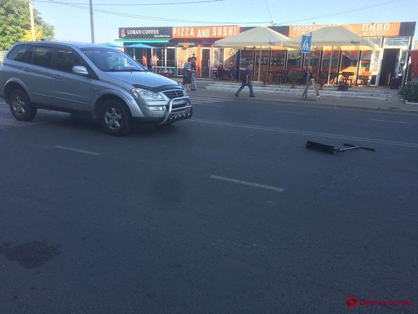 Ехал на самокате: на поселке Котовского автомобиль сбил подростка на пешеходном переходе
