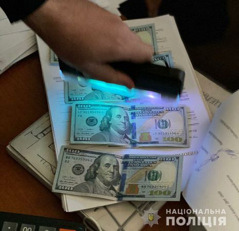 В Одессе чиновница мэрии попалась на взятке в 1200 долларов