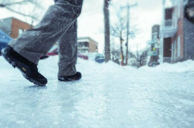 Вниманию одесситов: на дорогах ожидается налипание мокрого снега и гололед