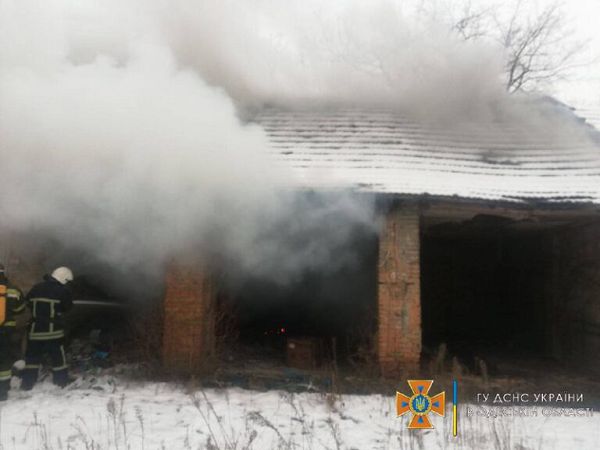 В Белгород-Днестровском спасатели ликвидировали пожар в заброшенном здании