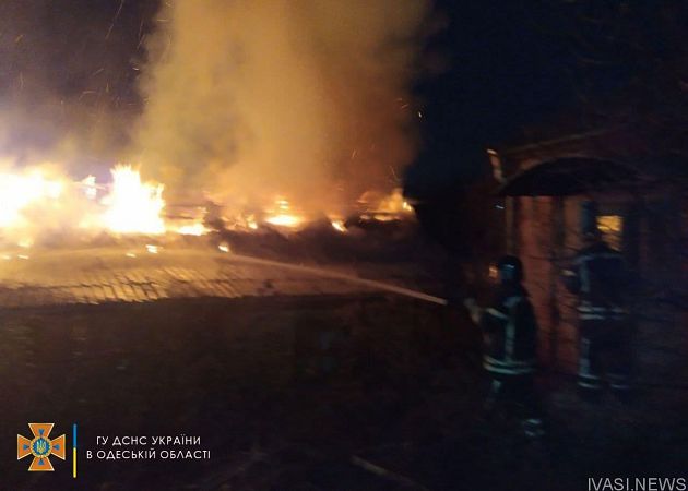 Подольские спасатели сберегли от огня здание в Ананьеве