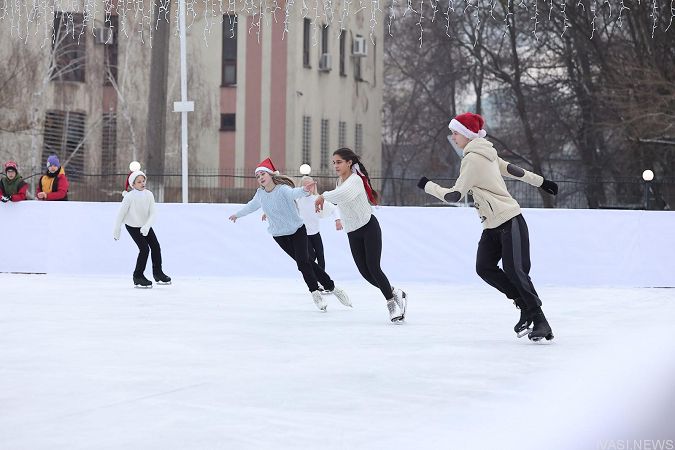 На проспекте Небесной Сотни открыли новый каток