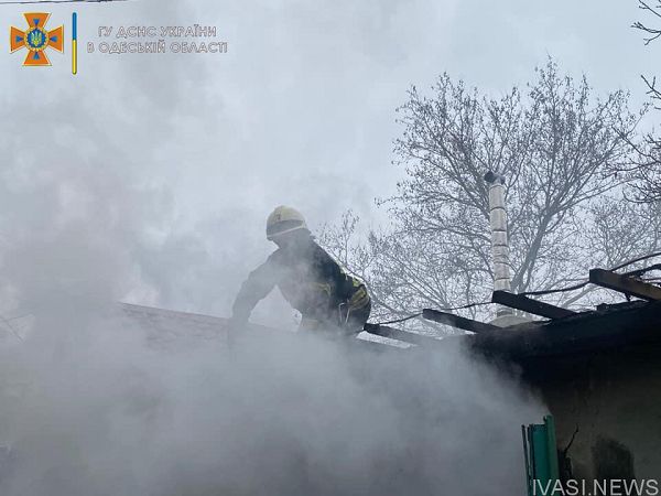 На Мельницкой горела квартира в одноэтажном доме