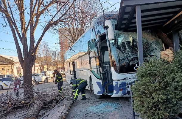 В Одессе застройщик вырыл котлован под окнами жилого одноэтажного дома