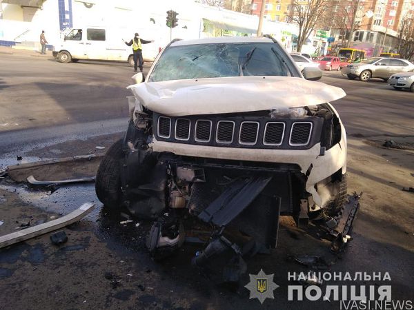 В ДТП на перекрёстке улиц Разумовской и Мясоедовской пострадали три человека