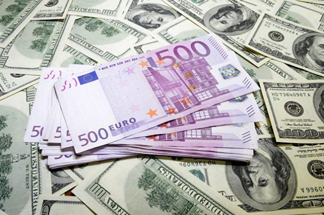 Украинцы снова могут покупать наличную валюту