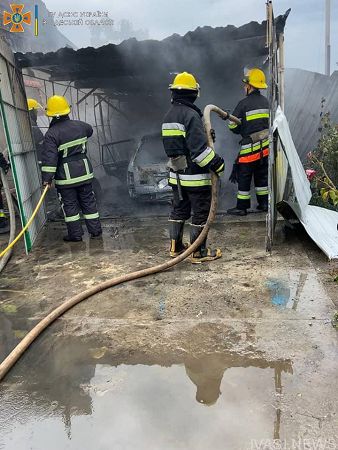 В Измаильском районе в гараже сгорел автомобиль: пострадал хозяин