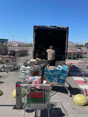 Владельцы разрушенного ракетным ударом магазина «Ашан» в Одессе отдали уцелевшие продукты людям