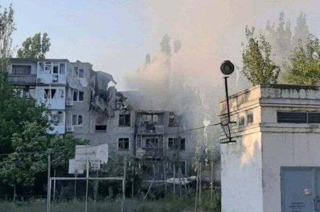 Россияне обстреляли жилой дом в соседнем Николаеве: трое человек погибли (ВИДЕО 18+)