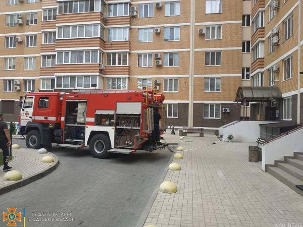 Спасатели ликвидировали пожар в многоэтажке Черноморска