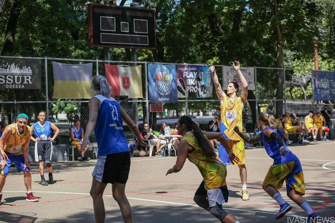 «Вчитель та учень»: в Одесі пройшов матч пам’яті легенд баскетболу Радова та Флігельмана