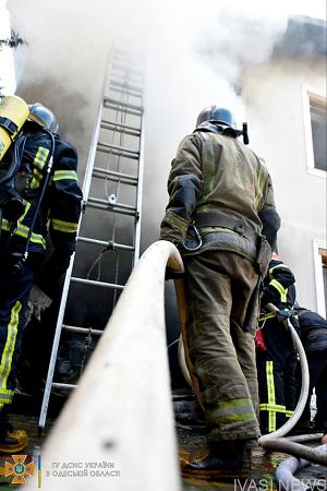 Одесские спасатели потушили пожар в Мореходном переулке