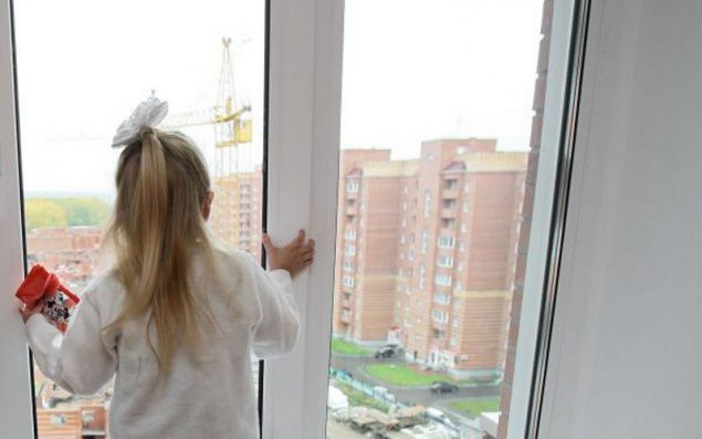 В Одесі трирічна дитина випала з вікна 20 поверху