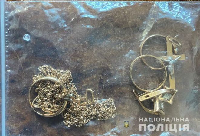 В Одесі поліцейські затримали «ворожку», яка присвоїла прикраси молодої містянки