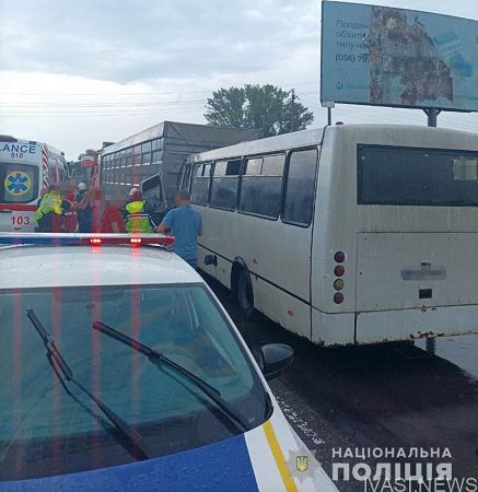 В Одесі маршрутка зіткнулася з вантажівкою: є постраждалі