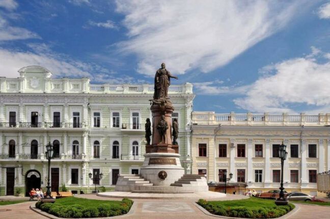 Пам’ятник Катерині ІІ в Одесі більше не охороняється