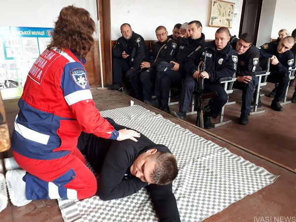 Поліцейські Одещини підвищують кваліфікацію в наданні долікарської допомоги