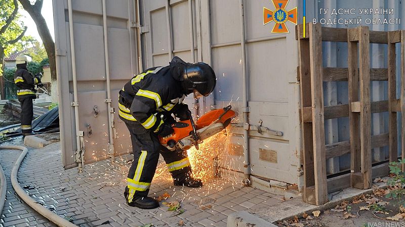 Понад 50 рятувальників гасили пожежу на території будинку-інтернату «Одеський»