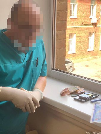 В Одесі лікар вимагав від військовослужбовця 15 тисяч грн за безкоштовну операцію