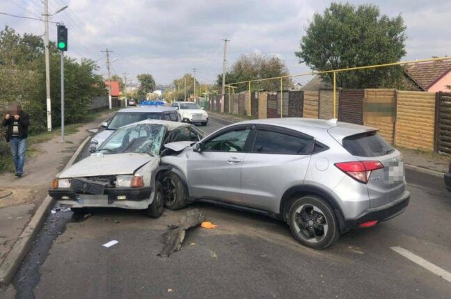 На Одещині встановлюють обставини ДТП за участі трьох легковиків