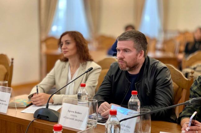 Житло для переселенців: мер Одеси провів зустріч з готельєрами