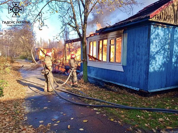 У Чорноморську горіла база відпочинку