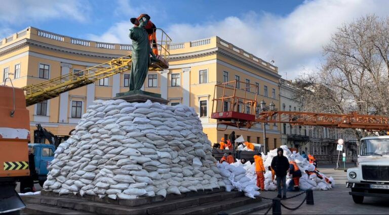В Одесі оновили укриття пам’ятника Дюку де Ришельє