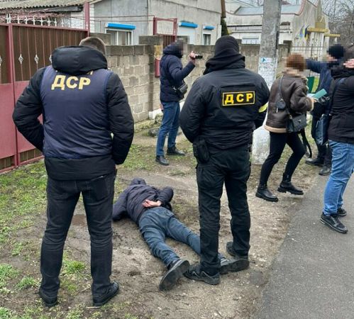 В Одесі на хабарі затримали посадовця, який вимагав від підприємця 2 700 доларів
