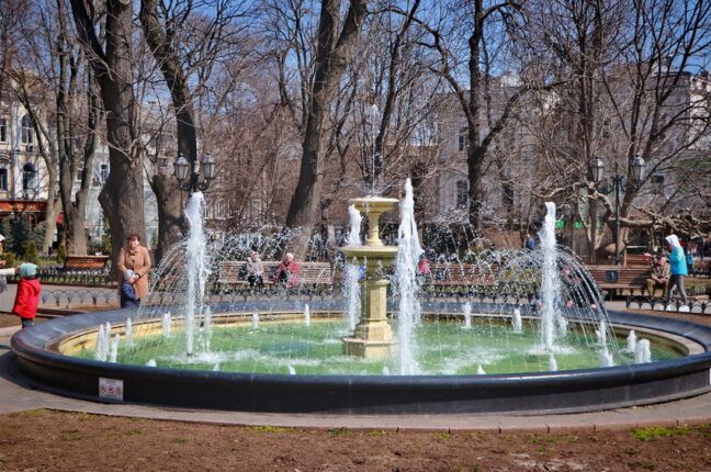 В Одесі включать перші фонтани