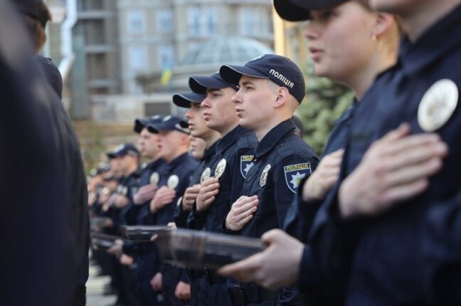 Випускники Одеського університету внутрішніх справ отримали перші офіцерські погони