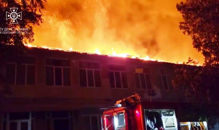 На юге Одесской области сгорела полностью крыша лицея