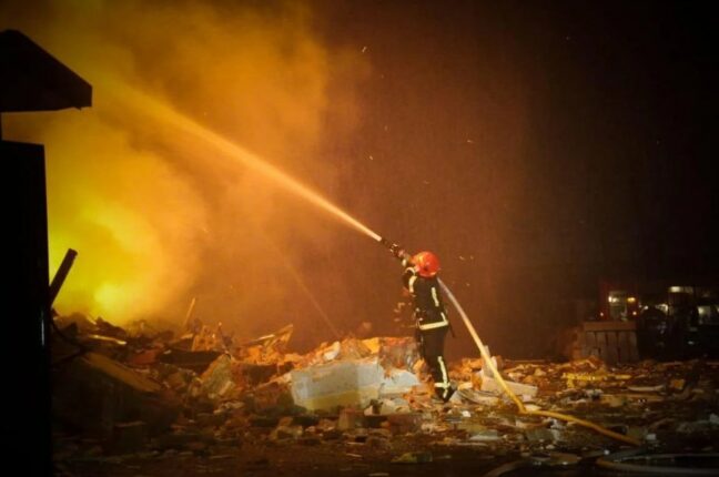 В Одесі ворожий дрон влучив у портову інфраструктуру, спалахнула пожежа