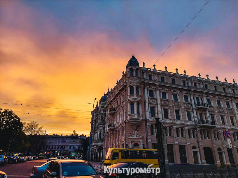 В Одессе наблюдали невероятный закат и радугу одновременно (фото)