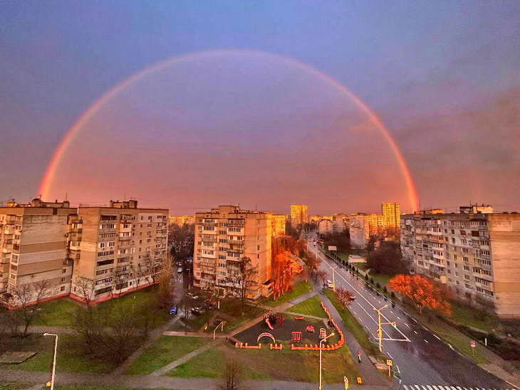 В Одессе наблюдали яркий закат и радугу после мартовского дождя (фото)