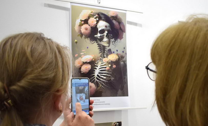 В одесском музее открылась выставка цифровых картин, которые “оживают” на экране смартфона