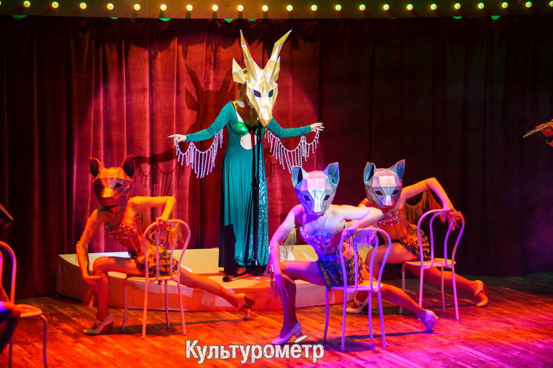 Кабаре, маскарад и любовь: Одесский театр кукол представил “Сон летней ночи” для взрослых