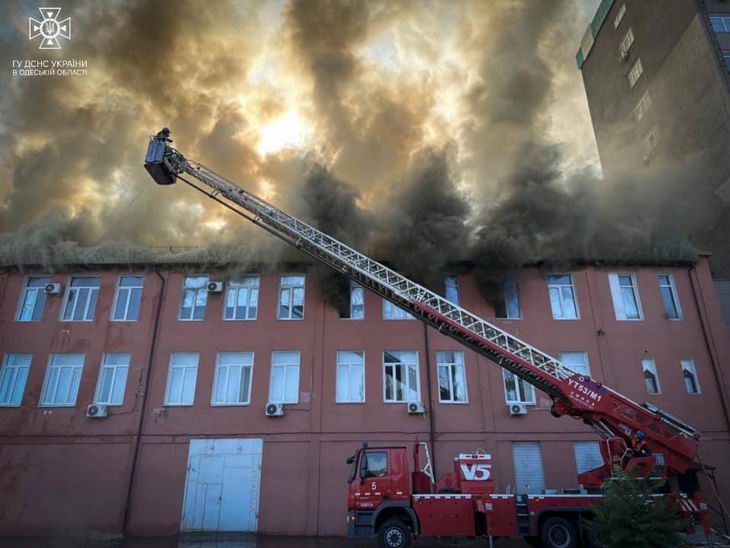 В Одессе произошел масштабный пожар на площади 1000 кв. метров