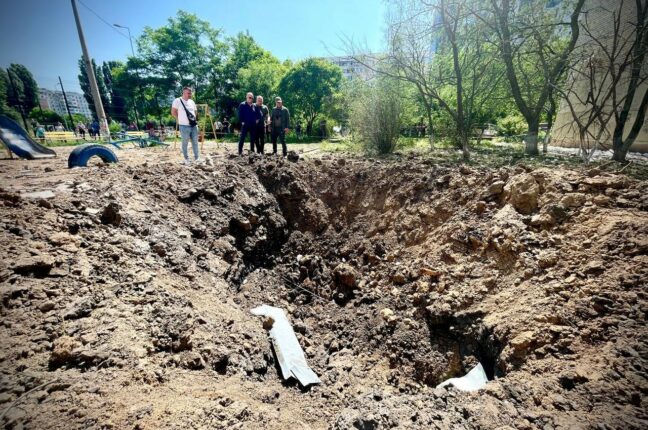 В Одесі ліквідують наслідки нічного обстрілу