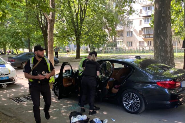 В Одесі розстріляли автомобіль: двоє людей загинули