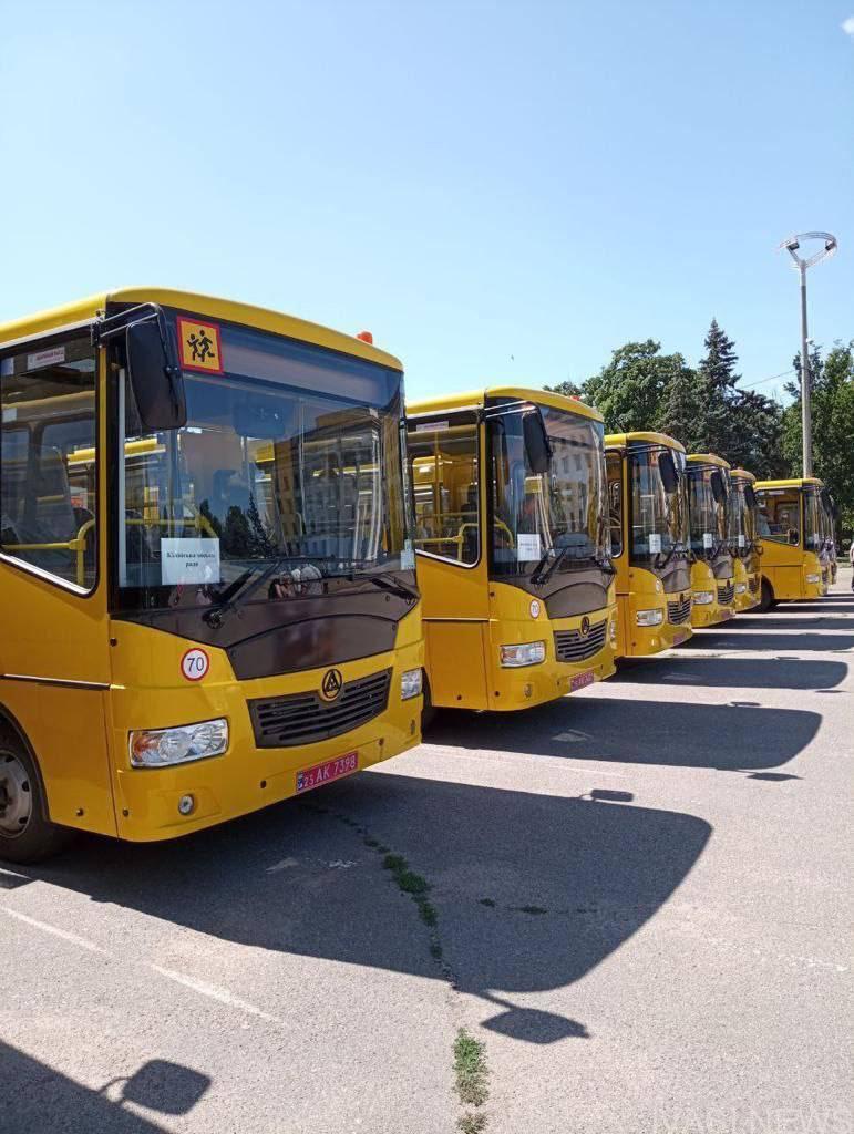 Громадам Одещини передали першу партію нових шкільних автобусів