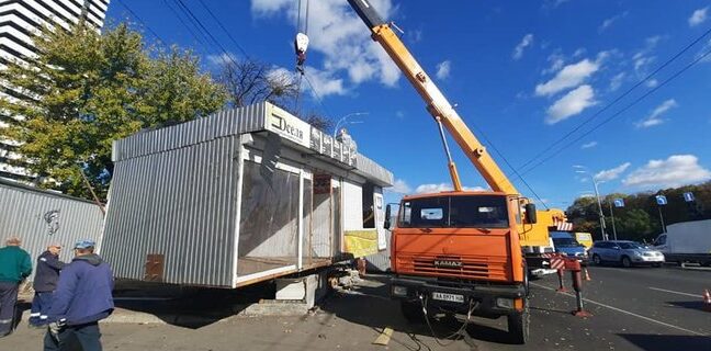 Мерія демонтує кілька МАФів у Приморському районі