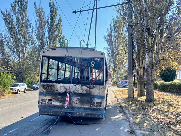В Херсоне рашисты обстреляли троллейбус с пассажирами – погиб человек
