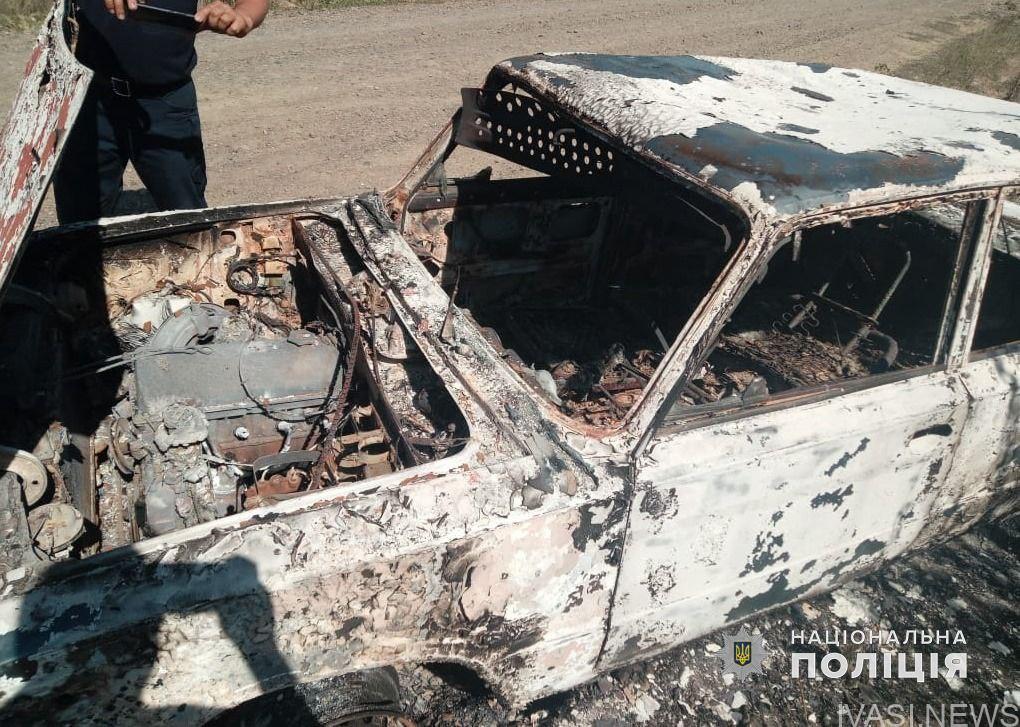 На Одещині юнак пограбував товариша та спалив  його авто