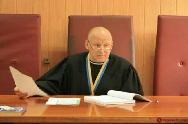 Легендарний одеський суддя Попревич вийшов у почесну відставку
