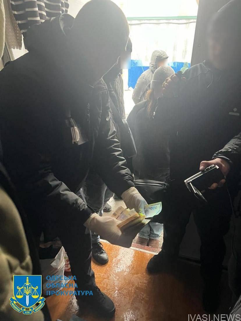 Двох одеських поліцейських викрили на корупції (фото)