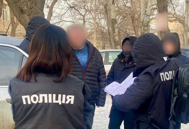 В Одесі затримали підприємця за вимагання тисячі доларів від військового (відео)