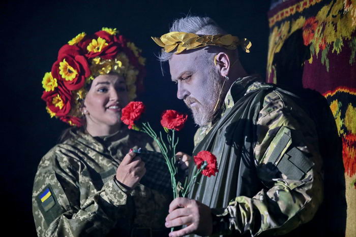 Украинский театр приглашает на спектакль в укрытии о военном времени “Саша, вынеси мусор!”