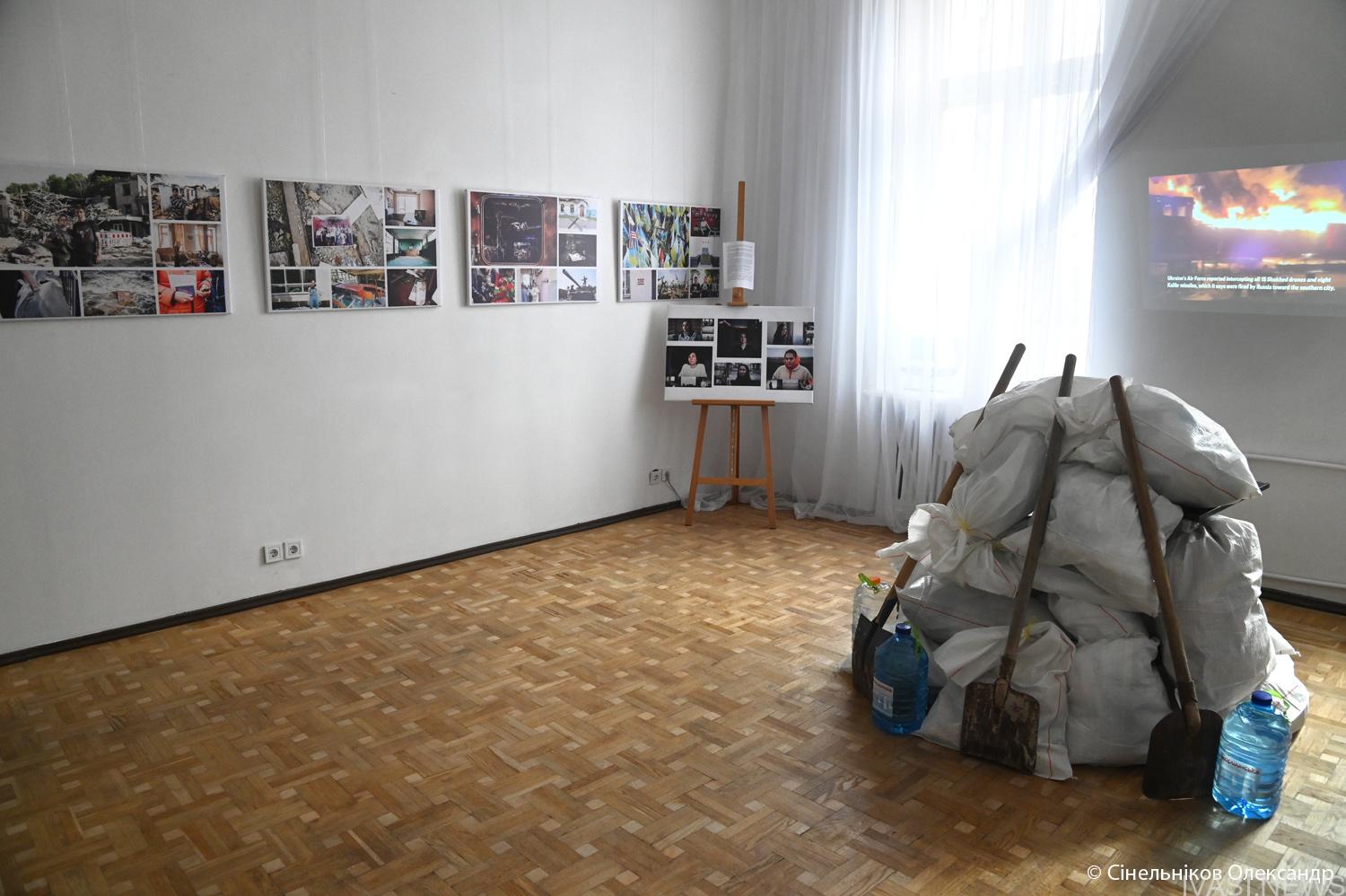 В річницю вторгнення одеські фотохудожники відкрили виставку «Ціна свободи» (фото)
