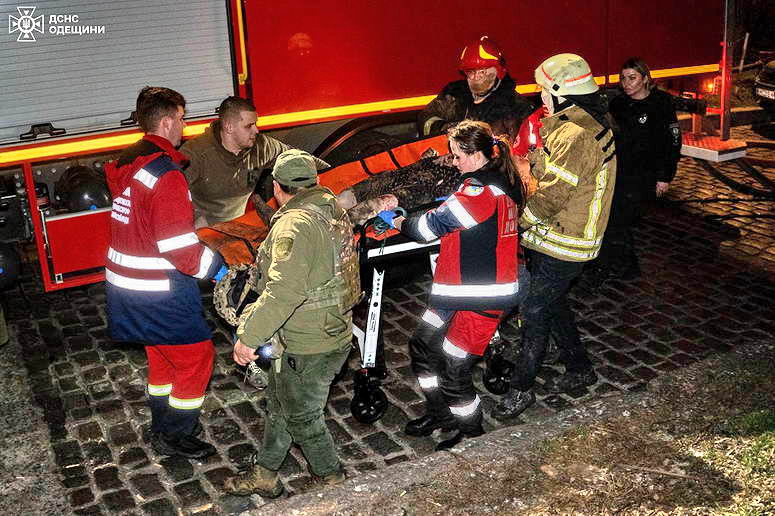 В Одессе российский дрон-камикадзе разрушил жилой дом – 1 человек погиб, 3 тяжело ранены