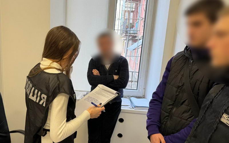 Чиновник Одесской мэрии требовал взятку в 1000 долларов за помещение для реабилитации людей с инвалидностью